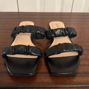 Unisa black sandals size 9M